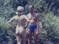 Дэйви Декер снялась голой в фильме «Дневник нудистки» фото #9