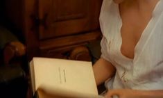 Ирина Низина засветила грудь в сериале «Операция: Супермаркет» фото #4