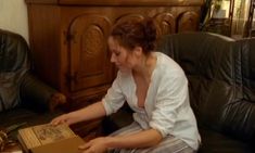 Ирина Низина засветила грудь в сериале «Операция: Супермаркет» фото #6