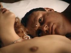 Голая грудь Натальи Ковалевой в фильме «Принцесса на бобах» фото #5