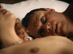Голая грудь Натальи Ковалевой в фильме «Принцесса на бобах» фото #6