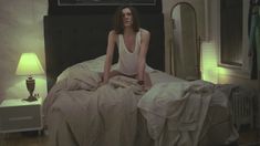 Ольга Дыховичная оголила грудь в фильме «Велкам хом» фото #5