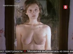 Голая грудь Татьяны Коростылевой в фильме «Карпатское золото» фото #4