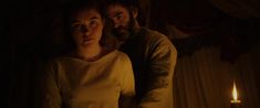 Голая грудь Флоренс Пью в фильме «Король вне закона» фото #1