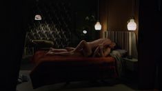 Эсси Дэвис засветила грудь в сериале «Электрические сны Филипа К. Дика» фото #7