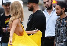 Глюкоза засветила грудь на шоу «Вегас» фото #2