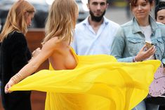 Глюкоза засветила грудь на шоу «Вегас» фото #7