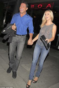 Джоанна Крупа засветила грудь в Беверли-Хиллз фото #15