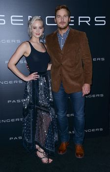 Дженнифер Лоуренс в прозрачной майке на презентации CinemaCon фото #16