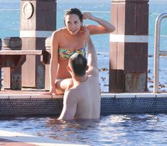 Соблазнительные изгибы тела Майлин Класс в бикини фото #37