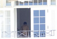 Голая Рианна на балконе отеля в Барбадосе фото #4