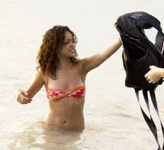 Горячая Рианна в купальнике в Барбадосе фото #16