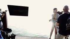 Рианна топлесс на съемке клипа Needed Me фото #6