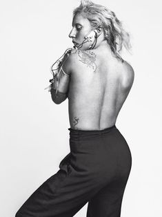 Леди Гага показала сиську для журнала Vogue фото #2