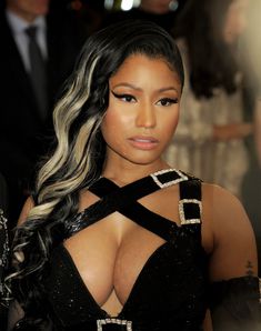 Пышногрудая Ники Минаж на Met Gala фото #1