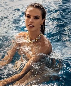 Алессандра Амбросио разделась для журнала Maxim фото #2
