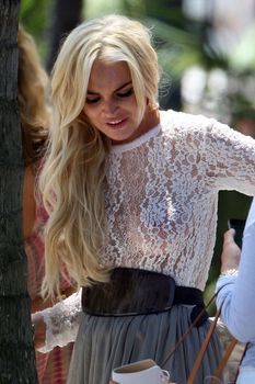 Линдси Лохан в прозрачных трусиках на фотосете фото #2