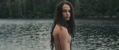 Голая Алисия Викандер в фильме «Королевские драгоценности» фото #3