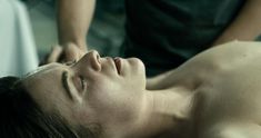 Голая Альба Рибас в фильме «Труп Анны Фритц» фото #13