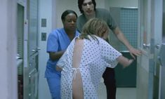 Голая Альба Рорвахер в фильме «Голодные сердца» фото #7