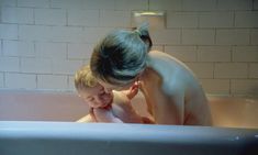 Голая Альба Рорвахер в фильме «Голодные сердца» фото #9