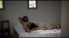 Голая Анаис Демустье в фильме «Любовь и свежая вода» фото #9