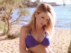 Голая Анджела Литтл в фильме «Грудастые копы» фото #1