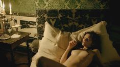 Голая Анна Брюстер в сериале «Версаль» фото #4