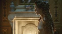 Голая Анна Брюстер в сериале «Версаль» фото #6