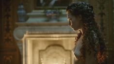 Голая Анна Брюстер в сериале «Версаль» фото #8