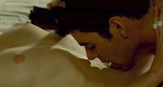 Голая Анна Муглалис в фильме «Без памяти» фото #2