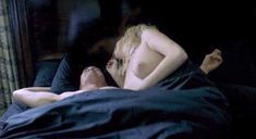 Голая Анна Фрил в фильме «С тобой и без тебя» фото #6