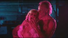 Барбара Крэмптон показала грудь в фильме «Извне» фото #3