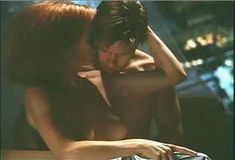 Голая Барбара Элин Вудс в фильме «Смертельный уик-энд» фото #5