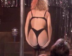 Голая Барбара Элин Вудс в фильме «Танец со смертью» фото #9