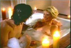 Голая Бет Бродерик в сериале «Женщины. Истории страсти» фото #9