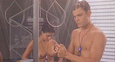 Голая грудь Блейк Линдсли в фильме «Звездный десант» фото #2