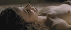Голая Бояна Новакович в фильме «Горящий человек» фото #13