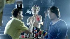 Голая грудь Бриджет Пауэрс в фильме «Самоубийцы. История любви» фото #2