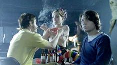 Голая грудь Бриджет Пауэрс в фильме «Самоубийцы. История любви» фото #3