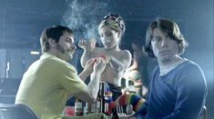 Голая грудь Бриджет Пауэрс в фильме «Самоубийцы. История любви» фото #4