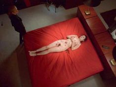 Голая Венди Крюсон в фильме «Милосердие» фото #4