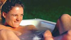 Даниэль Кормак засветила грудь в фильме «Цена молока» фото #1