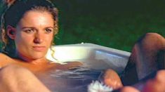 Даниэль Кормак засветила грудь в фильме «Цена молока» фото #2