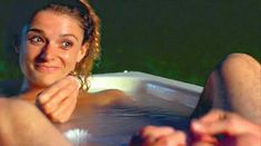 Даниэль Кормак засветила грудь в фильме «Цена молока» фото #4