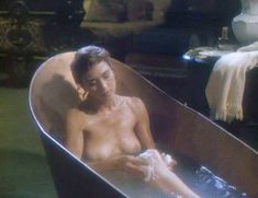 Голая Дебора Дач в фильме «Возвращение Сатаны» фото #3