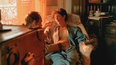 Голая Дебра Уингер в фильме «Под покровом небес» фото #1