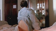 Голая Дебра Уингер в фильме «Под покровом небес» фото #7