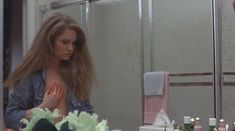 Голая грудь Дженнифер Джейсон Ли в фильме «Глаза незнакомца» фото #8