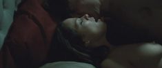 Красотка Джессика Шварц оголила грудь и попу в фильме «Дверь» фото #1